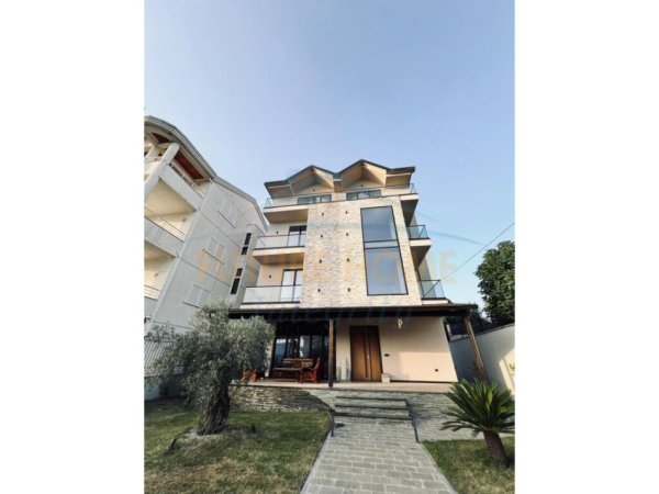 Tirane, jepet me qera Vile 3 Katshe Kati 0, 344 m² 2.500 € (Liqeni i Farkes)