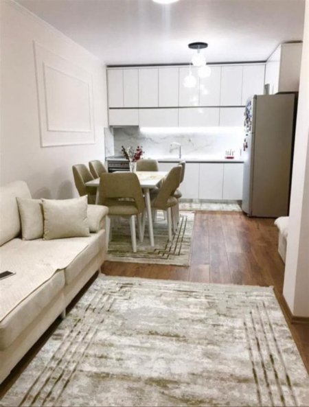 Tirane, shes 3+1 Kati 1, 127 m² 250.000 € (5 maji)