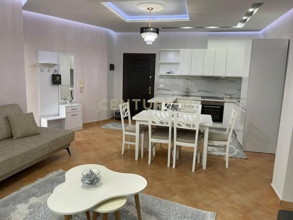 Tirane, jap me qera apartament 1+1 , 75 m² 600 € (Liqeni Thate)