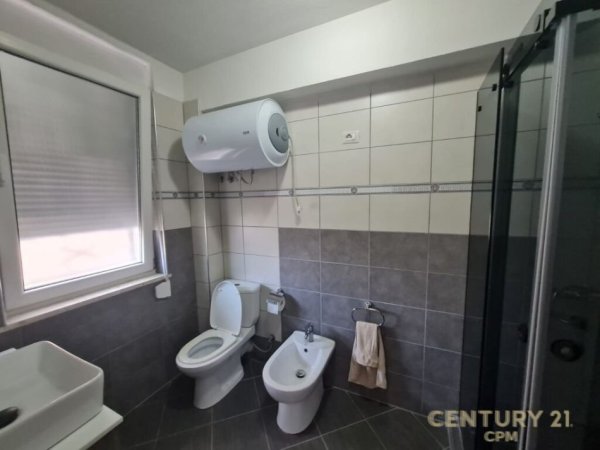 Tirane, jap me qera apartament 2+1+2+POST PARKIMI , 127 m² 700 € (Kopshti Botanik)