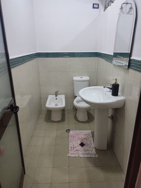 Tirane, jepet me qera apartament 3+1 Kati 5, 130 m² 800 € (Komuna e Parisit)