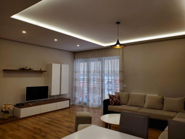 Tirane, jepet me qera apartament 2+1+Ballkon Kati 4, 130 m² 1.150 € (Kompleksi Deliorgji)