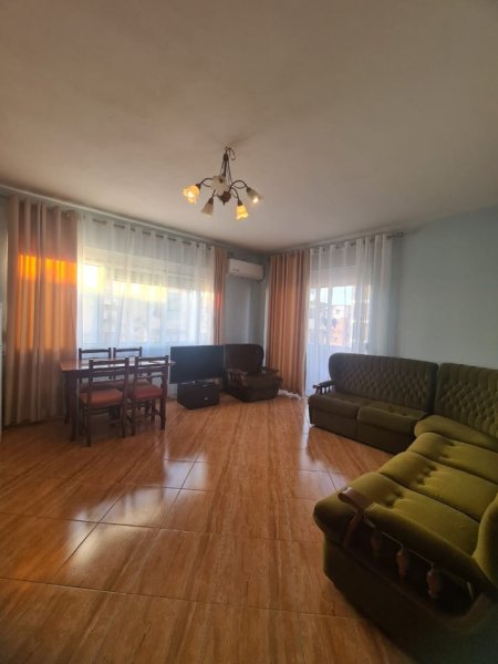 Tirane, jepet me qera apartament 1+1+Aneks+Ballkon Kati 3, 75 m² 440 € (oxhaku)