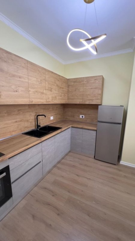 Tirane, jepet me qera apartament 2+1 Kati 9, 100 m² 550 € (Grand Gallery)