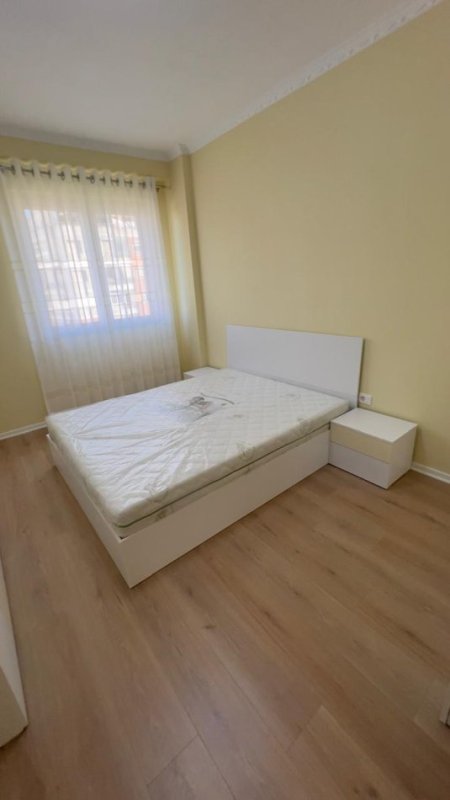 Tirane, jepet me qera apartament 2+1 Kati 9, 100 m² 550 € (Grand Gallery)