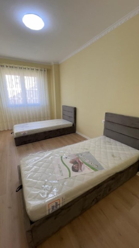 Tirane, jepet me qera apartament 2+1 Kati 9, 100 m² 550 € (Grand Gallery)
