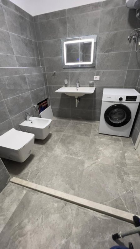 Tirane, jepet me qera apartament 2+1 Kati 9, 100 m² 550 € (Grand Gallery)