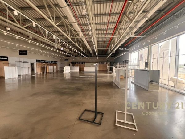 Tirane, jepet me qera Kati 0, 615 m² 12.300 €/muaj (Autostrada Tirane- Durres)