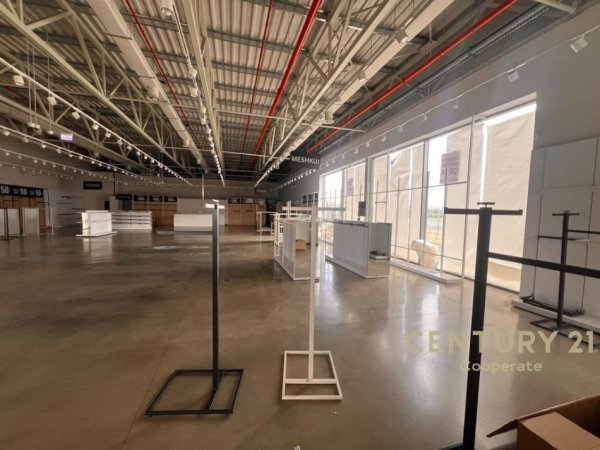 Tirane, jepet me qera Kati 0, 615 m² 12.300 €/muaj (Autostrada Tirane- Durres)