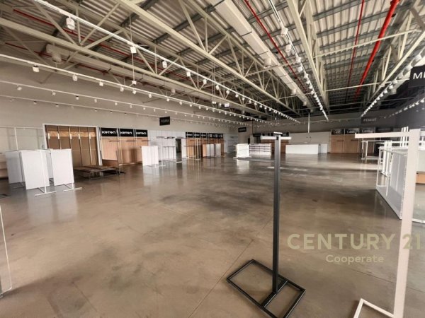 Tirane, jepet me qera Kati 0, 615 m² 12.300 €/muaj (Autostrada Tirane- Durres)