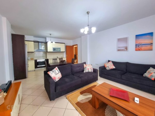 Tirane, jepet me qera apartament 2+1 Kati 6, 550 €/muaj (Rruga Kavajës)