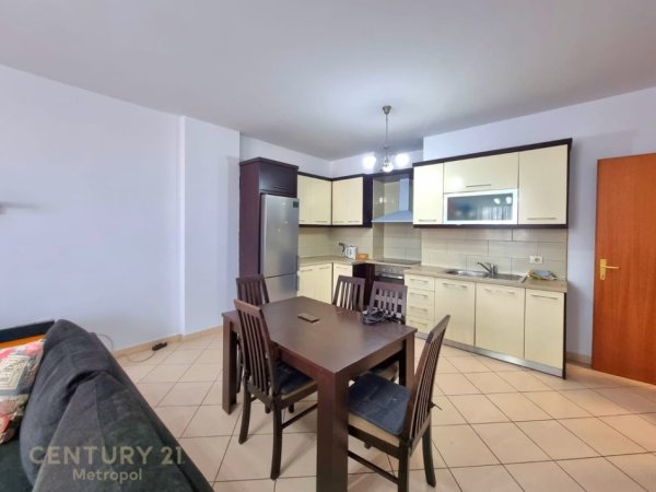 Tirane, jepet me qera apartament 2+1 Kati 6, 550 €/muaj (Rruga Kavajës)