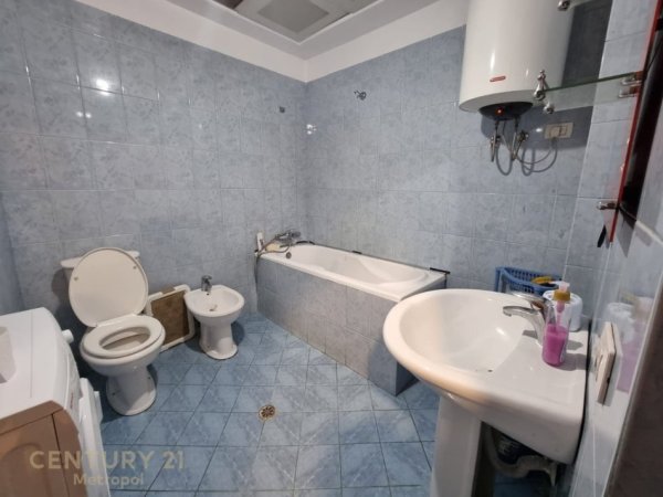 Tirane, jepet me qera apartament 2+1 Kati 6, 550 €/muaj (Rruga Kavajës)