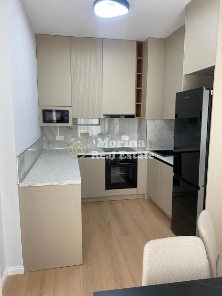 Tirane, jepet me qera apartament 2+1+Ballkon Kati 7, 117 m² 1.000 € (Ali Demi)