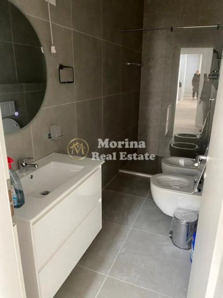 Tirane, jepet me qera apartament 2+1+Ballkon Kati 7, 117 m² 1.000 € (Ali Demi)