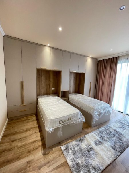 Tirane, jepet me qera apartament 2+1 Kati 1, 117 m² 1.200 € (Liqeni i Thate)