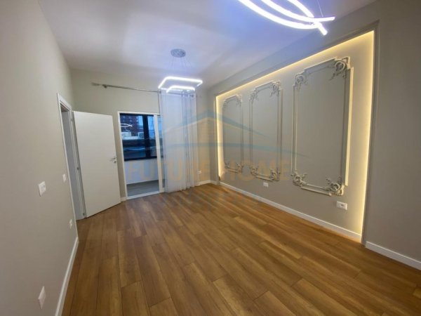 Shitet, Apartament 1+1, 21 Dhjetori, Tiranë.