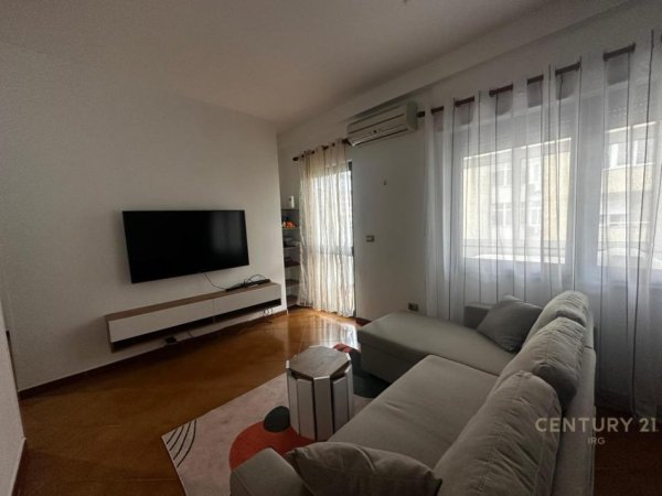 Tirane, jap me qera apartament 1+1+Ballkon , 61 m² 550 € (Komuna e Parisit)