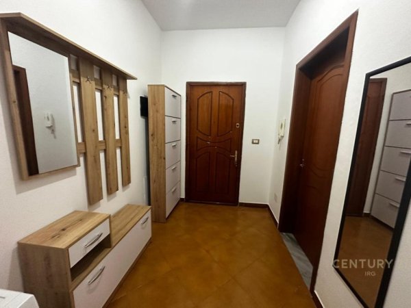 Tirane, jap me qera apartament 1+1+Ballkon , 61 m² 550 € (Komuna e Parisit)