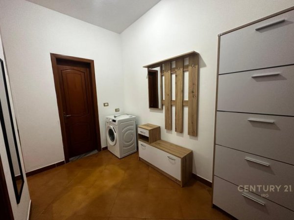 Tirane, jap me qera apartament 1+1+Ballkon , 61 m² 550 € (Komuna e Parisit)