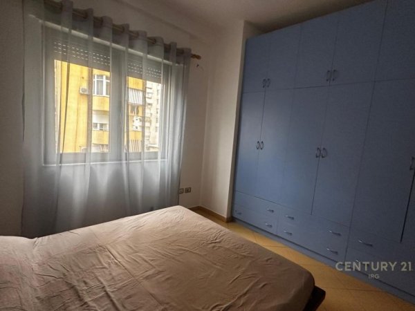 Tirane, jap me qera apartament 1+1+Ballkon , 61 m² 550 € (Komuna e Parisit)