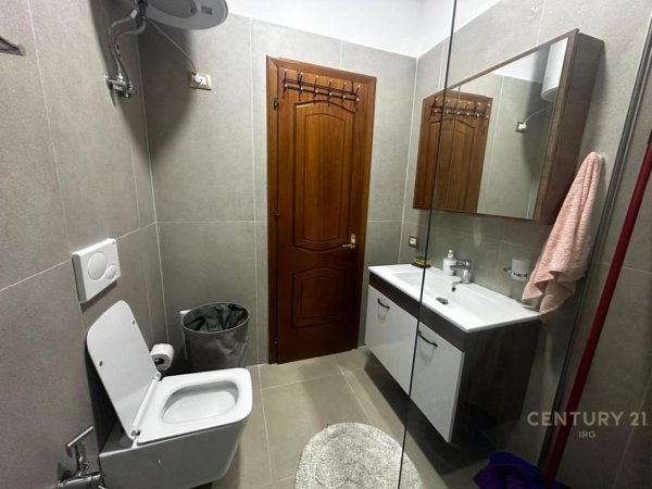 Tirane, jap me qera apartament 1+1+Ballkon , 61 m² 550 € (Komuna e Parisit)