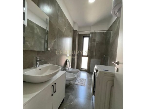 Tirane, jepet me qera apartament 2+1 Kati 6, 98 m² 800 € (&quot;FARMACIA 10)