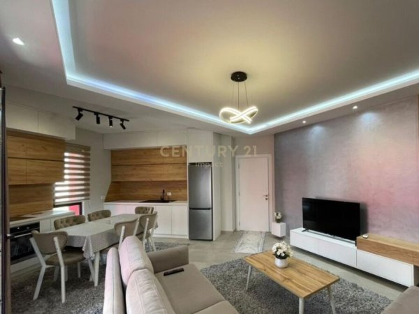Tirane, jepet me qera apartament 2+1 Kati 6, 98 m² 800 € (&quot;FARMACIA 10)