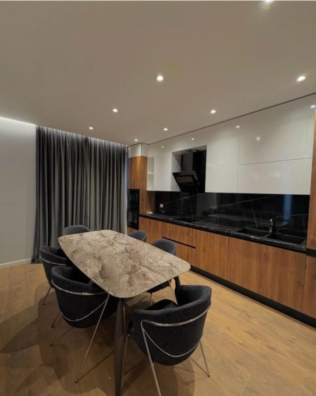 Tirane, jepet me qera apartament 3+1+Ballkon Kati 5, 125 m² 1.600 € (Parku Olimpik)