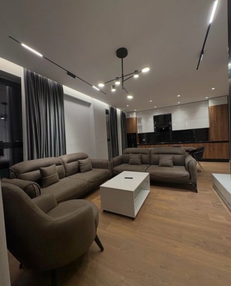 Tirane, jepet me qera apartament 3+1+Ballkon Kati 5, 125 m² 1.600 € (Parku Olimpik)