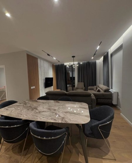 Tirane, jepet me qera apartament 3+1+Ballkon Kati 5, 125 m² 1.600 € (Parku Olimpik)