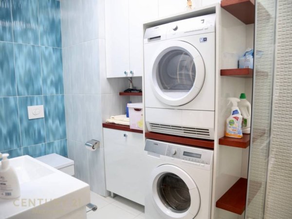 Tirane, jap me qera apartament 2+1+Post Parkimi , 95 m² 1.800 € (stadiumi Air Albania)