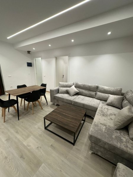 Tirane, jepet me qera apartament 1+1 Kati 1, 60 m² 650 € (Zogu i Zi)
