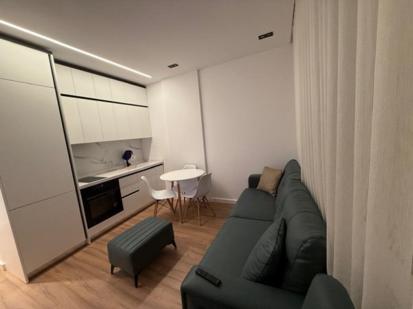 Tirane, jepet me qera apartament 1+1 Kati 8, 70 m² 600 € (Delijorgji)