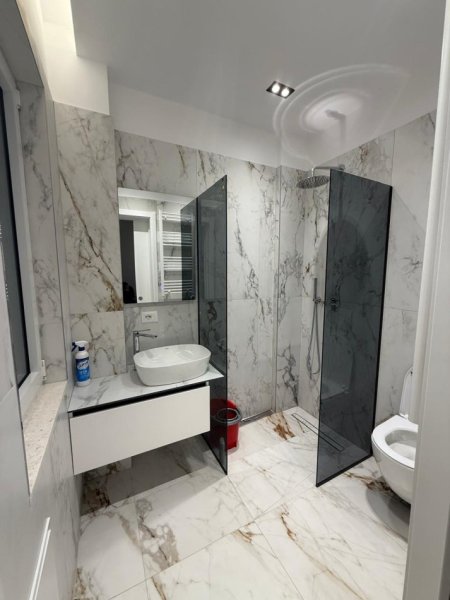 Tirane, jepet me qera apartament 1+1 Kati 8, 70 m² 600 € (Delijorgji)