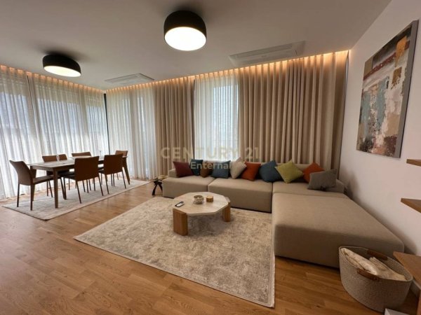Tirane, jap me qera apartament 2+1+2+POST PARKIMI , 140 m² 2.300 € (Lake View, Rruga e Kosovareve)