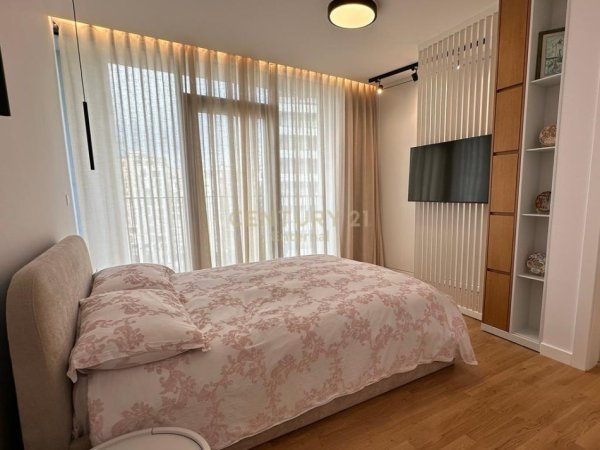Tirane, jap me qera apartament 2+1+2+POST PARKIMI , 140 m² 2.300 € (Lake View, Rruga e Kosovareve)