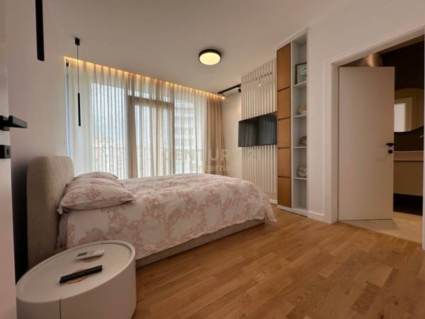 Tirane, jap me qera apartament 2+1+2+POST PARKIMI , 140 m² 2.300 € (Lake View, Rruga e Kosovareve)