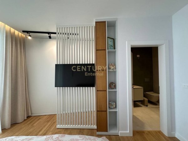 Tirane, jap me qera apartament 2+1+2+POST PARKIMI , 140 m² 2.300 € (Lake View, Rruga e Kosovareve)