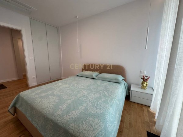 Tirane, jap me qera apartament 2+1+2+POST PARKIMI , 140 m² 2.300 € (Lake View, Rruga e Kosovareve)