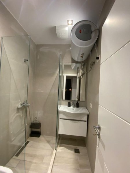 Tirane, jepet me qera apartament 2+1+Ballkon , 90 m² 640 € (21 dhjetori)