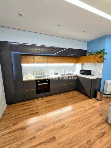 Tirane, jepet me qera apartament 2+1 Kati 3, 96 m² 700 € (Liqeni i Thate)