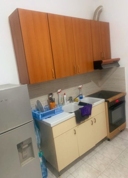 Tirane, jepet me qera shtepi 1+1 Kati 1, 70 m² 300 € (Hasan Meniku)