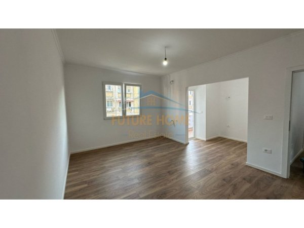 Shitet, Apartament 2+1, prane Globe, Rruga e Kavajes.