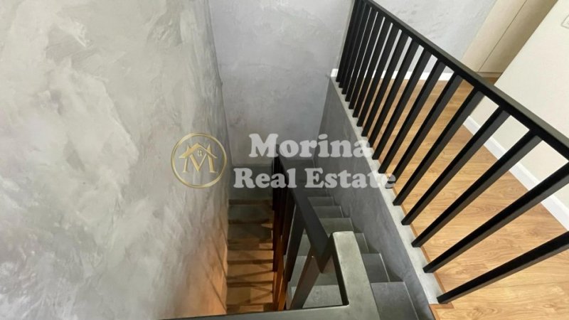 Tirane, jepet me qera apartament duplex 2+1 Kati 6, 125 m² 1.700 € (Qender)