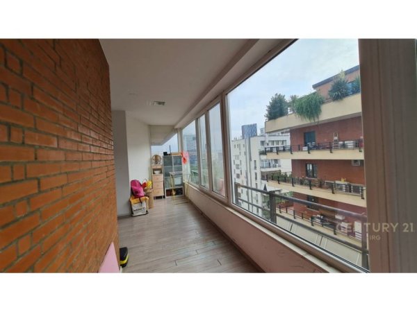 Tirane, jepet me qera apartament 2+1 Kati 10, 165 m² 1.800 € (ISH BLLOK)