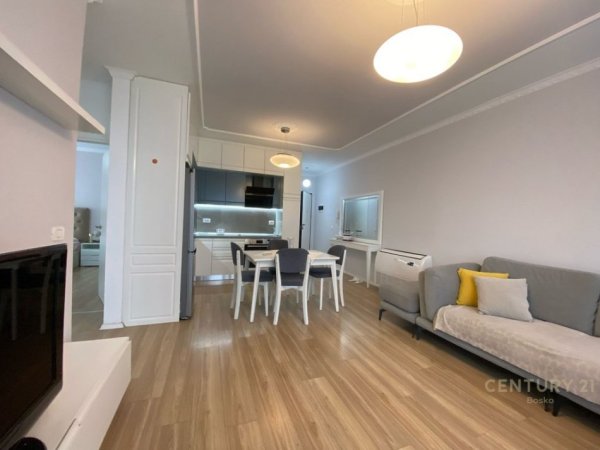 Tirane, jepet me qera apartament 2+1 Kati 2, 104 m² 800 € (DEON BOSKO)
