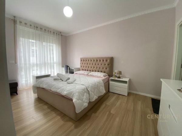 Tirane, jepet me qera apartament 2+1 Kati 2, 104 m² 800 € (DEON BOSKO)