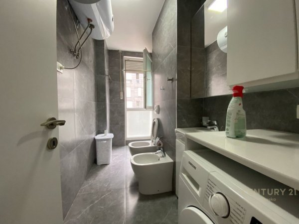 Tirane, jepet me qera apartament 2+1 Kati 2, 104 m² 800 € (DEON BOSKO)