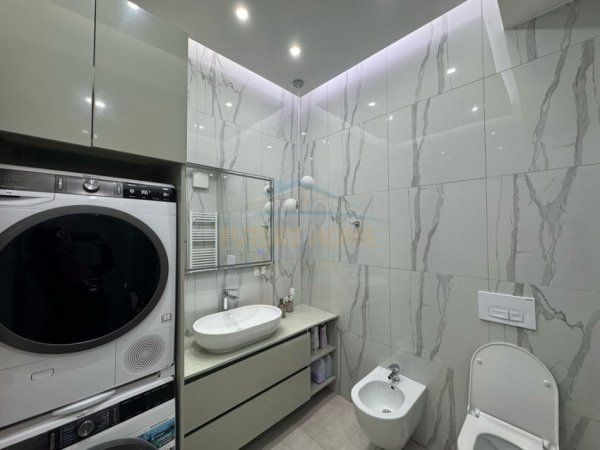 Shitet, Apartament 2+1+Post Parkimi, Kompleksi Mangalem, Alidem, Tiranë